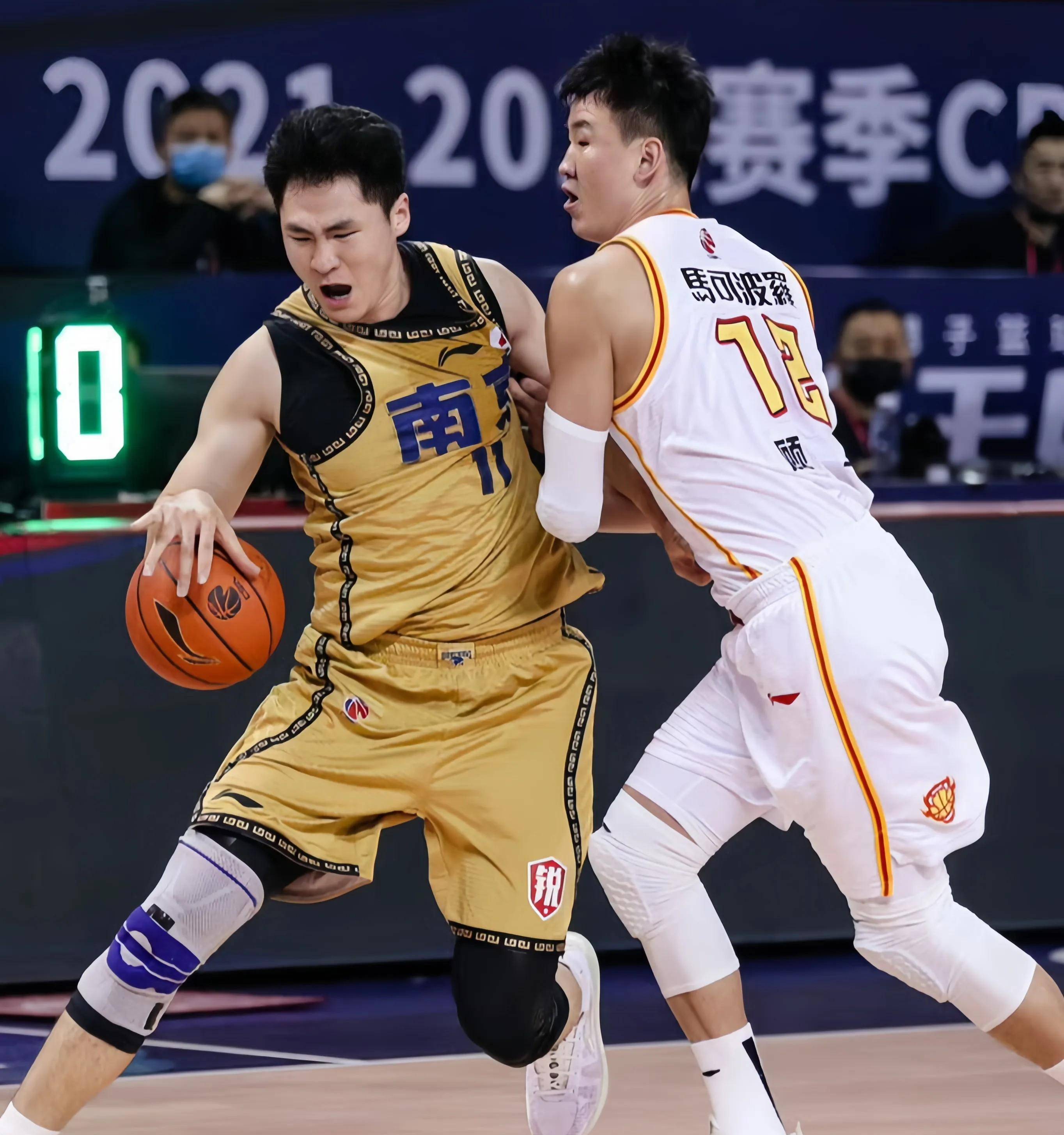 Yabo Sports-关于新疆广汇训练开放日;冲刺阶段队长鼓劲引欢呼;CBA季后赛在即;身体对抗强度拉满的信息-Yabo Sports